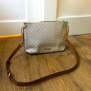 Michael Kors Lillie Large Signature Messenger Bag